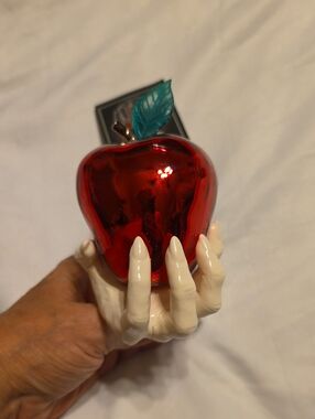 Bath & Body Works Wallflower Evil Apple With Lighted Skull